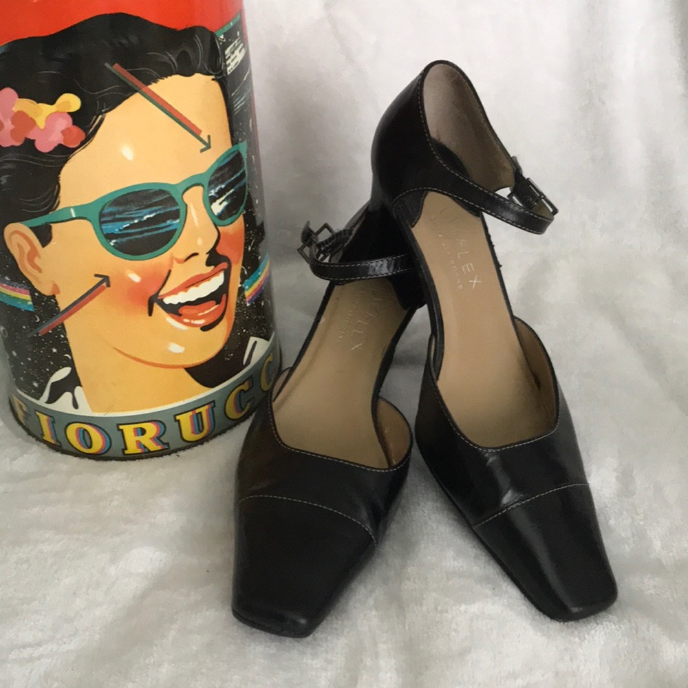 LIZ CLAIBORNE Classic Upper Leather Heels